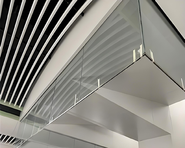 新疆玻璃新疆挡烟垂壁 新疆玻璃新疆挡烟垂壁