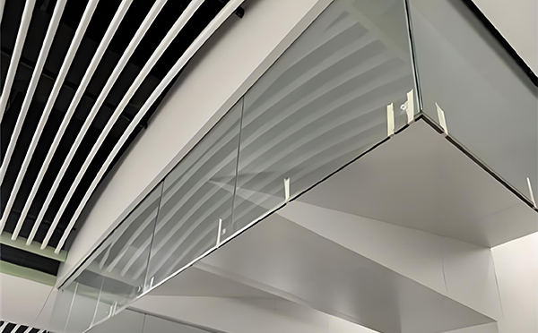 新疆玻璃挡烟垂壁