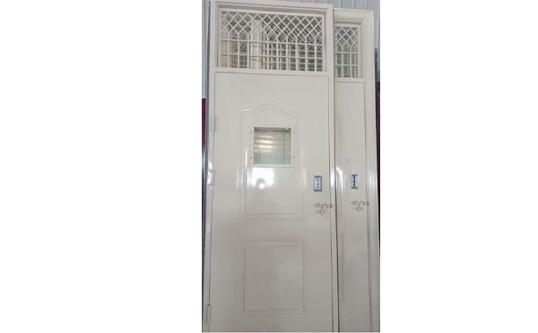 新疆学校教室门