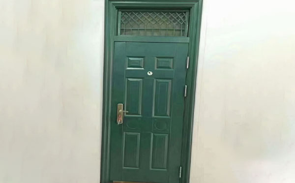 新疆学校教室门