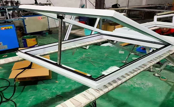 某地下车库出入口新疆排烟窗配置工程