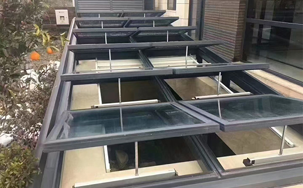 某轨道交通车辆维修车间新疆排烟窗应用