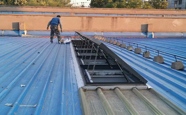 某区域性物流仓储中心新疆排烟窗系统安装项目