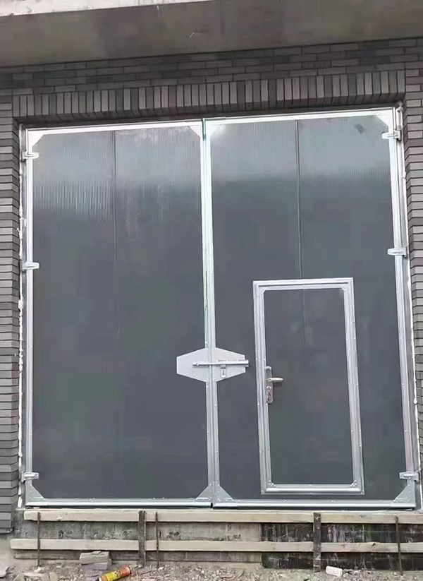 新疆工业平开门在大型设备制造车间的应用实例